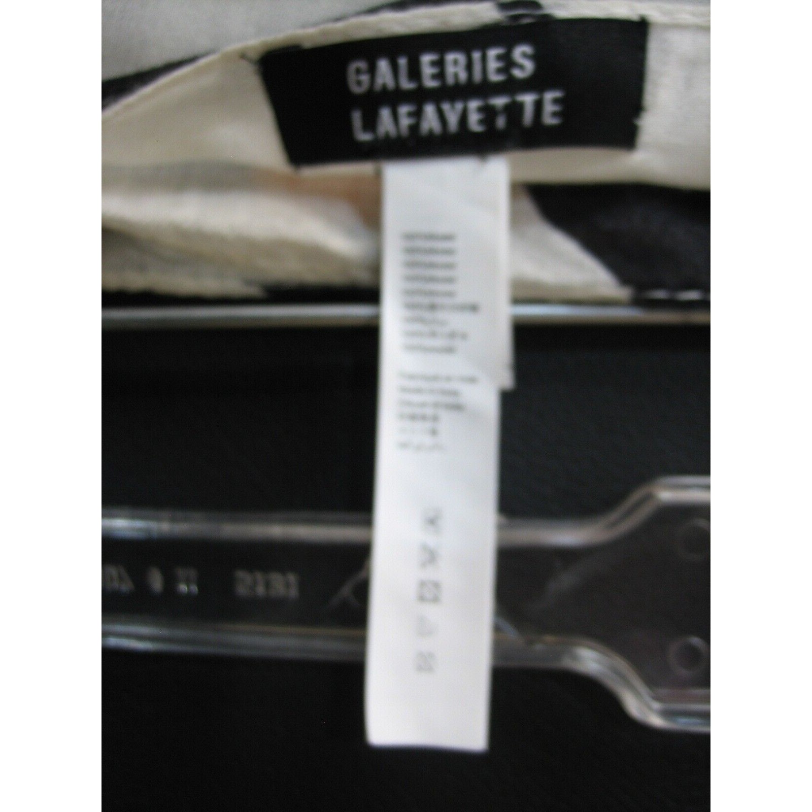 Galeries Lafayette 100% Model Abstract Print On White Shawl/Wrap Scarf 42" X 68" — image 4 of 4